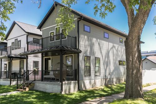 Burnett Cottage - OG in Cedar Rapids