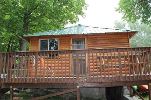 Cabin 4 - Classic 1933 cabin on the lake shore, 10 steps from the dock in Deer River