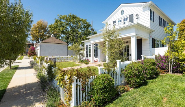Casa dei Sogni-Brand New 5200 sq ft-3 level home in Santa Monica