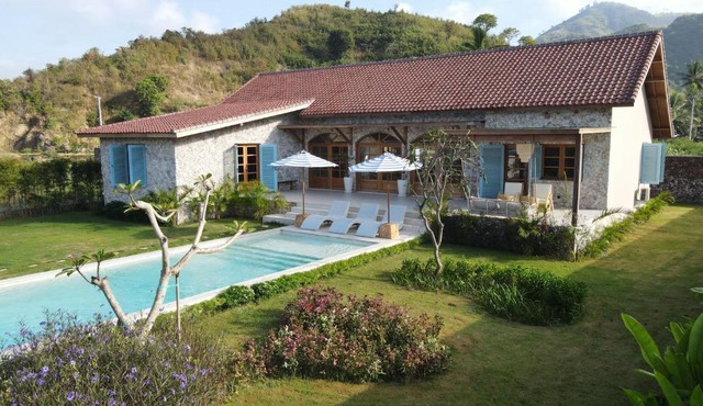 Casa Samudra - charming & spacious villa by the sea surrounded by nature