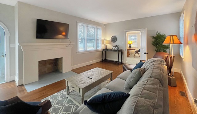 Charming 2-bedroom 2-bath convenient to Casino, Hospitals & Berry Hill Ind. in Danville