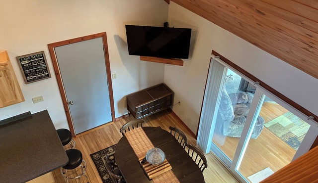 Charming 2-bedroom cabin with WiFi, AC in fabulous Bloomer in Bloomer