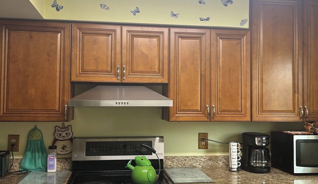 Charming 3-bedroom house with AC, WiFi in tranquil Edgewater on the bay . in Edgewater