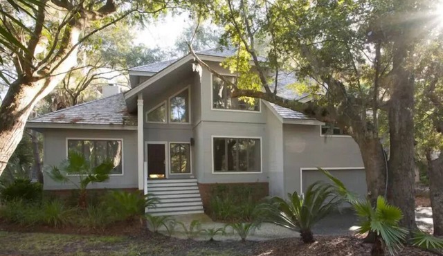 Charming, family friendly and updated kitchen in Kiawah Island
