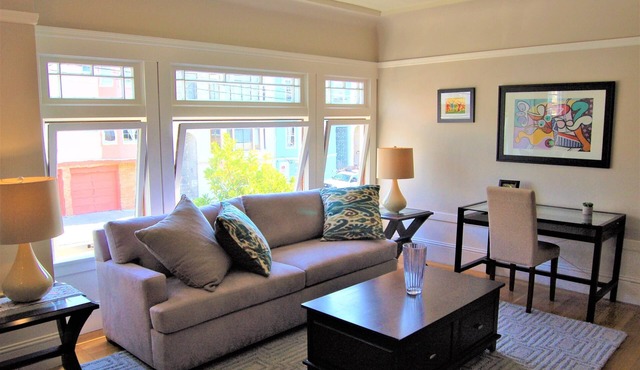 Charming full floor flat near ocean and city. in San Francisco