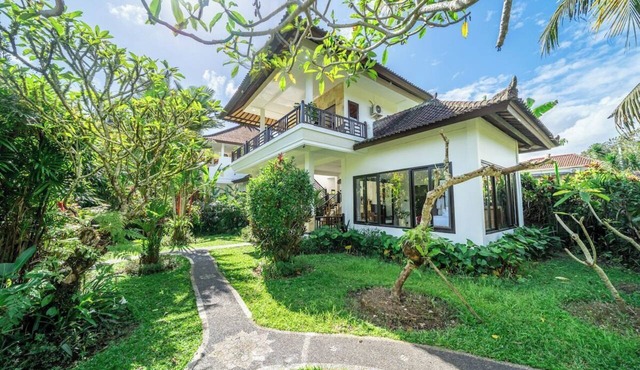 Chic 2BR Villa in Calm Ubud Complex w Spa+2 Pools in Kabupaten Gianyar