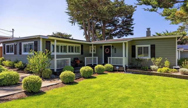 Coastal Charm: Inviting 3 BR Montara Home in Montara