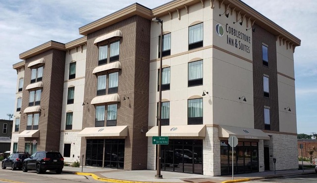 Cobblestone Inn & Suites - Menomonie/UW-Stout in Menomonie