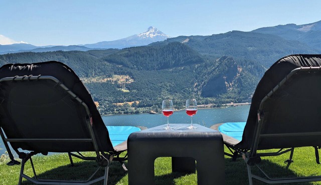 Come Float above the Gorge in our true Underwood Bluff Home in Underwood