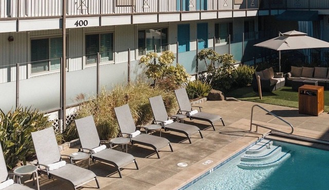 Convenient Suite | Near Trails & Dining | Outdoor Pool | Parking | BBQ Area in Corte Madera