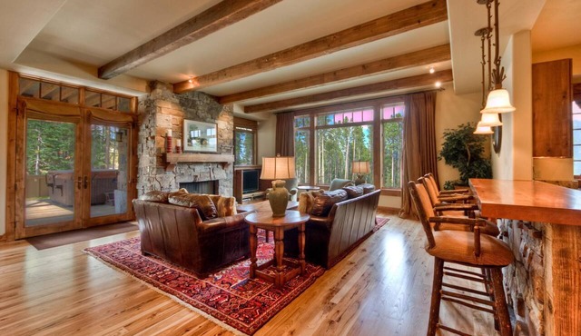 Convenient to Ski | Hot Tub | Pool Table in Big Sky