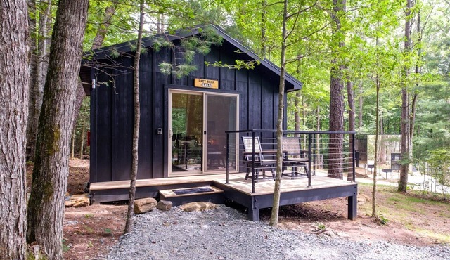 Couples’ Glamping Cabin - Lazy Bear in Transylvania County