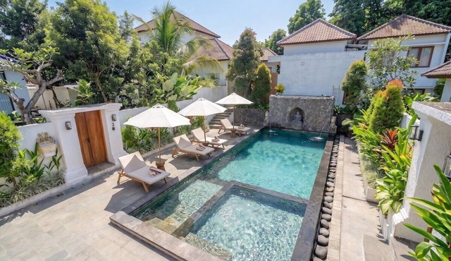 Cozy 2BR Flat in Ubud's Centre w Pool & Kitchen in Ubud