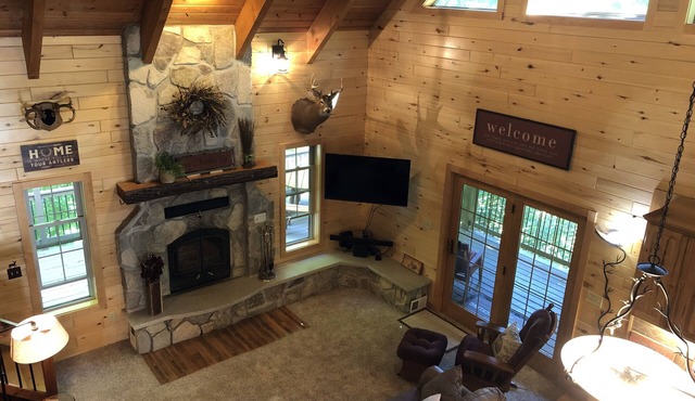 Cozy Cabin in the Woods with fishing and golf nearby in Valders
