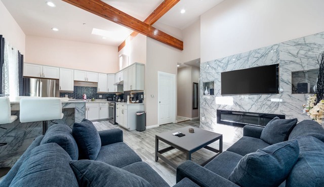 Cozy, family-sized, and recently built home. -5 min from the airport! -Vrbo in Burien