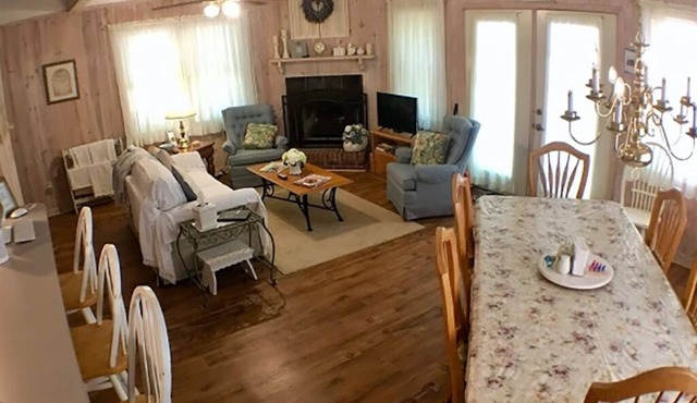 Cozy Pine Mountain Chalet Minutes Away from Callaway Gardens in Pine Mountain