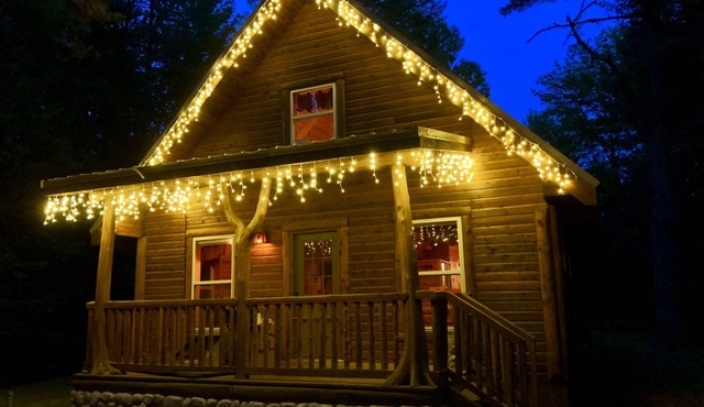 Cozy, Secluded, Year-Round Cabin: With A Hot Tub! in Munising
