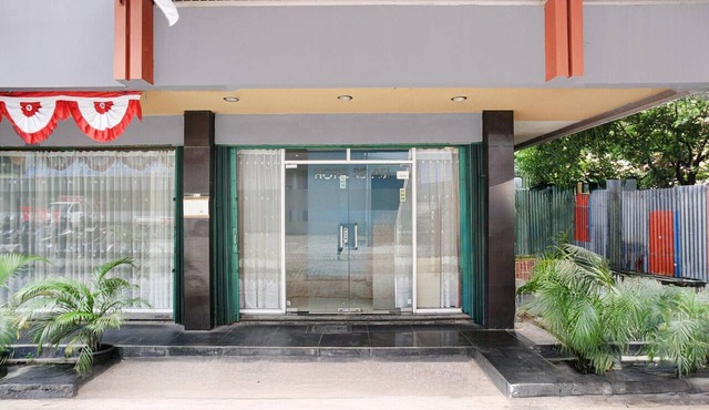 Cozy Twin Escape with Free WiFi and Parking in Palembang
