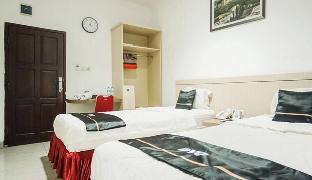 Cozy Twin Escape with Free WiFi and Parking in Palembang