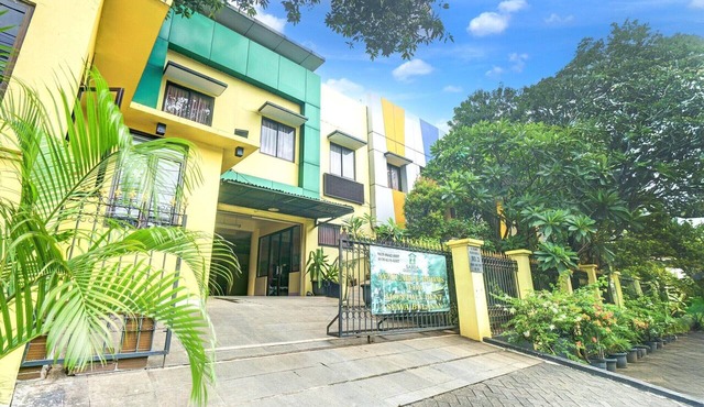 Cozy Twin Escape with Free WiFi and Parking in Jakarta