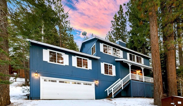 Cozy Wooded Haven w/Hot Tub near Heavenly Village in South Lake Tahoe