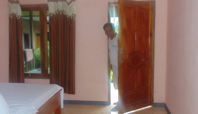 Del Mar Home Stay and Cafe in Riung