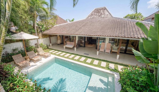 Designer 3BR Villa w Garden Bath & Pool Ubud in Gianyar Regency