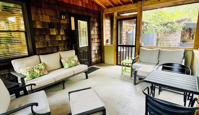 Dog friendly Vacation Rental Home Downtown Historic Apalachicola in Apalachicola