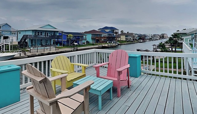 Dolphin Paradise | Bayfront + Pet Friendly in Aransas Pass