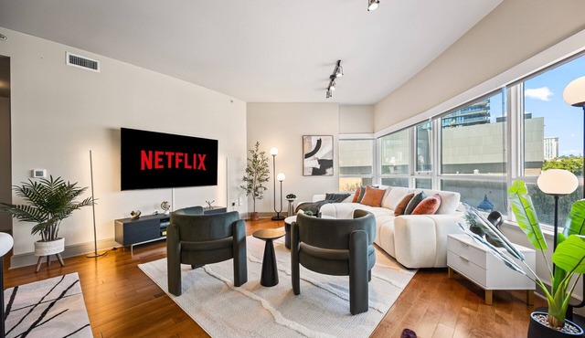 Downtown Elite Stay - Steps from Gaslamp & Petco in San Diego