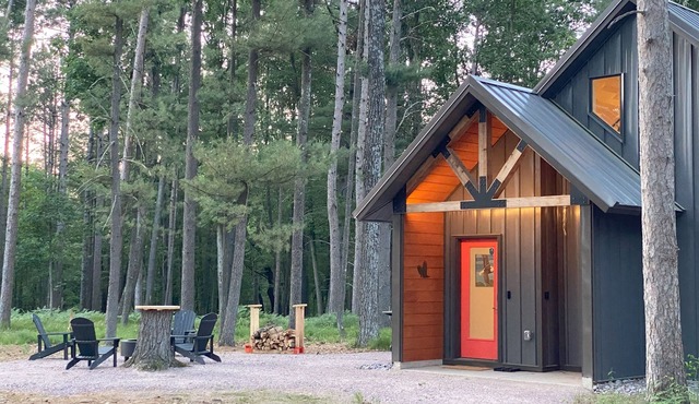 Eagle Cabin @ Orange Tractor Retreat: a modern cabin on 40 wooded acres in Wisconsin Dells