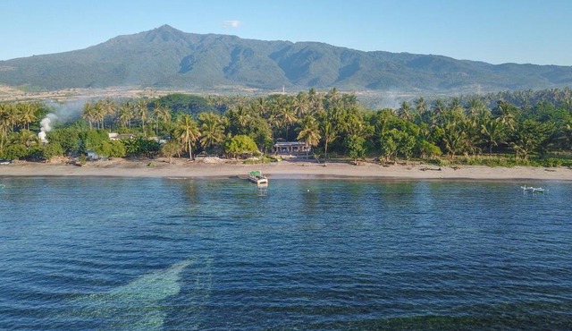 East Lombok Dive Hotel - Rooms on the beach with seaview in Labuhan Pandan