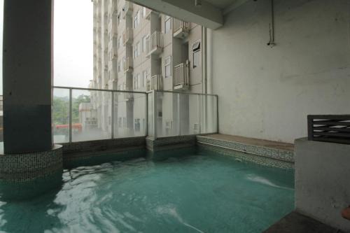 Easton Park Residence Naffi Rooms by Mustika in Sayang