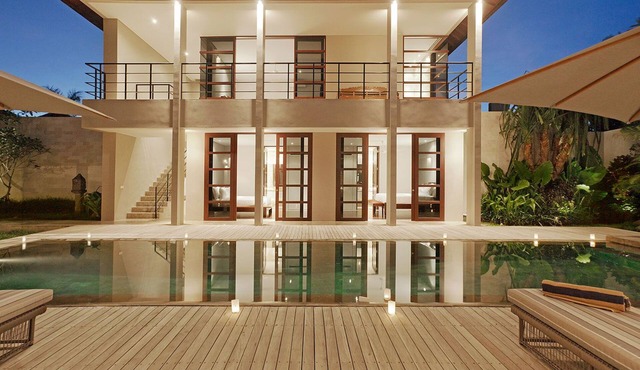 Elegant 4 Bedroom Jimbaran Villa, Walk to GWK, Housekeeping Staff