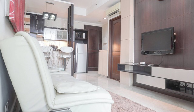 Elegant and Comfy 1BR with Extra Room Apartment at Bellagio Residence