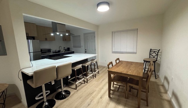 Fabulous 2-bedroom condo with AC in Oakland in Oakland