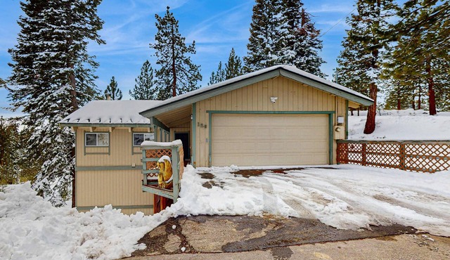 Family-friendly home with mountain views, pool table, & spacious deck in Stateline