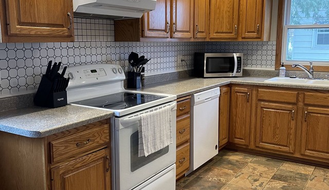 Family-sized single family home near sports center. in Virginia
