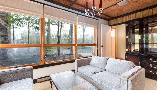 Frank Lloyd Wright inspired home on 5 acres near Dahlgren base in King George