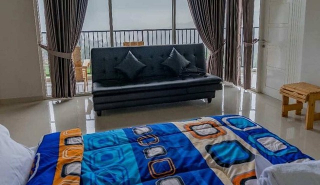 Fredelia Homestay in Sukapura