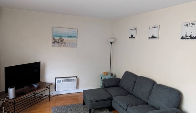 Free Parking 1 BR near Downtown & Brady St in Milwaukee