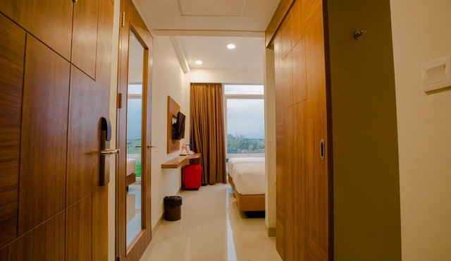 Front One Hotel Purwodadi