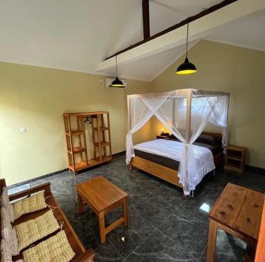 Gifal Surf Camp & Cottage in Wainapal
