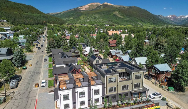 Grand Mountain Retreat: 6 Cottages & 6 Townhomes for Up to 89 Guests in Crested Butte