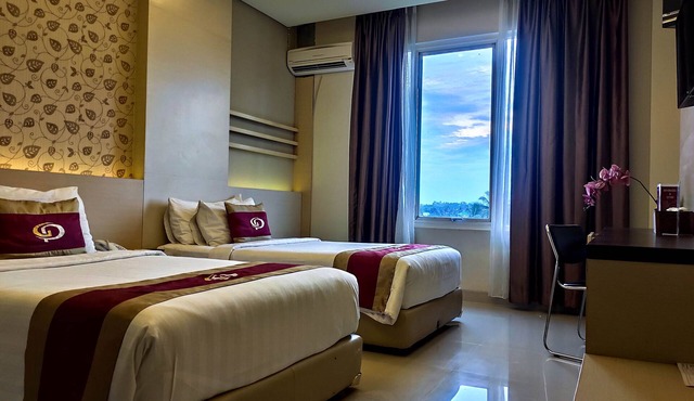 Grand Parama Hotel