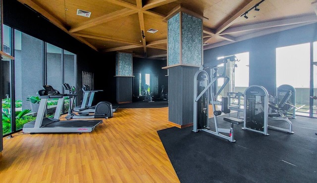 Great Deal Studio At Apartment Collins Boulevard in Tangerang