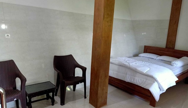GRIYA SALAMAN HOMESTAY PANTAI WEDIOMBO in Girisubo