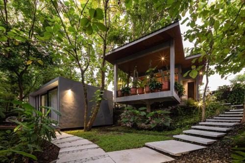 Guru Giri Forest 2BR Pool Access with Breakfast