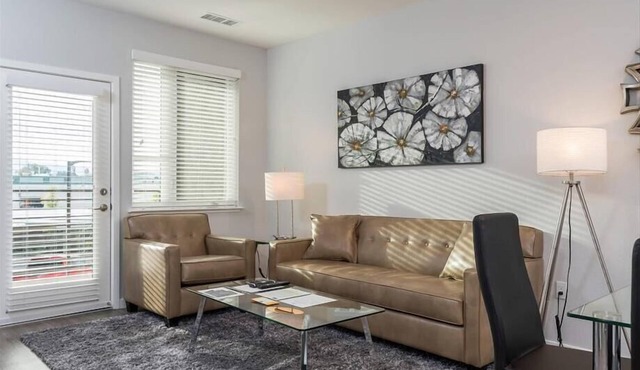 Heated Pool | Free Parking Available | Redwood City Downtown in Menlo Park