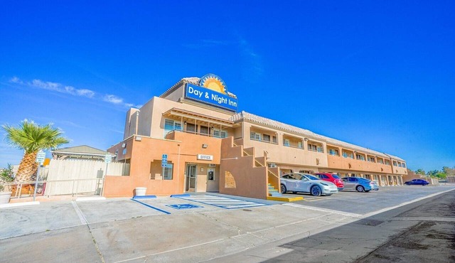 Hesperia CA| King bed|Smoking in Hesperia CA
